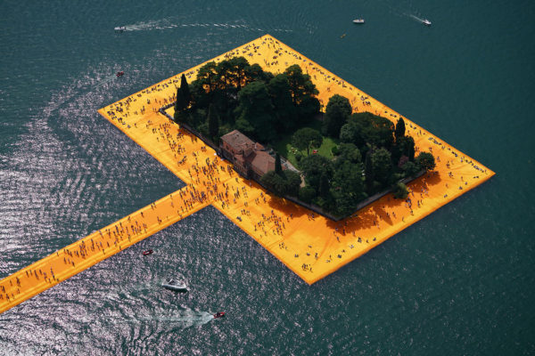 designaholic_floatingpiers_5