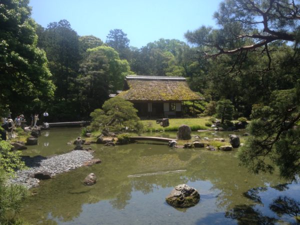 Vivienda "sukiya" y su paisaje.